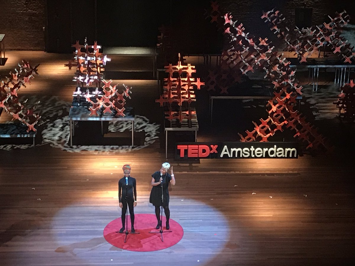 evrofeli's tweet image. Dorothy en Yamani @TEDxAmsterdam #tedxamsterdam #thebigx