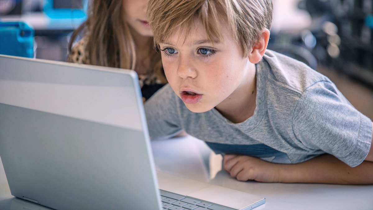 intel's tweet image. The next generation needs to think more critically, creatively and collaboratively than ever before. 21st century skills are learned on Intel-powered computers. intel.com/education