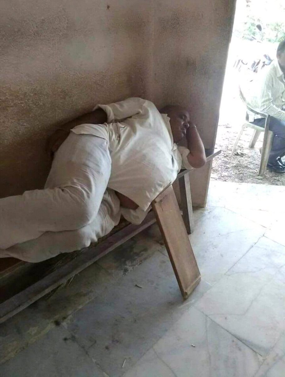 Bolobah's tweet photo. Pour Ceux Qui Ne Savent Pas A quoi Sert un Frein A main...
VOICI à peu près L'utilité du Procédé 👌 https://t.co/EjWh9pMo8L