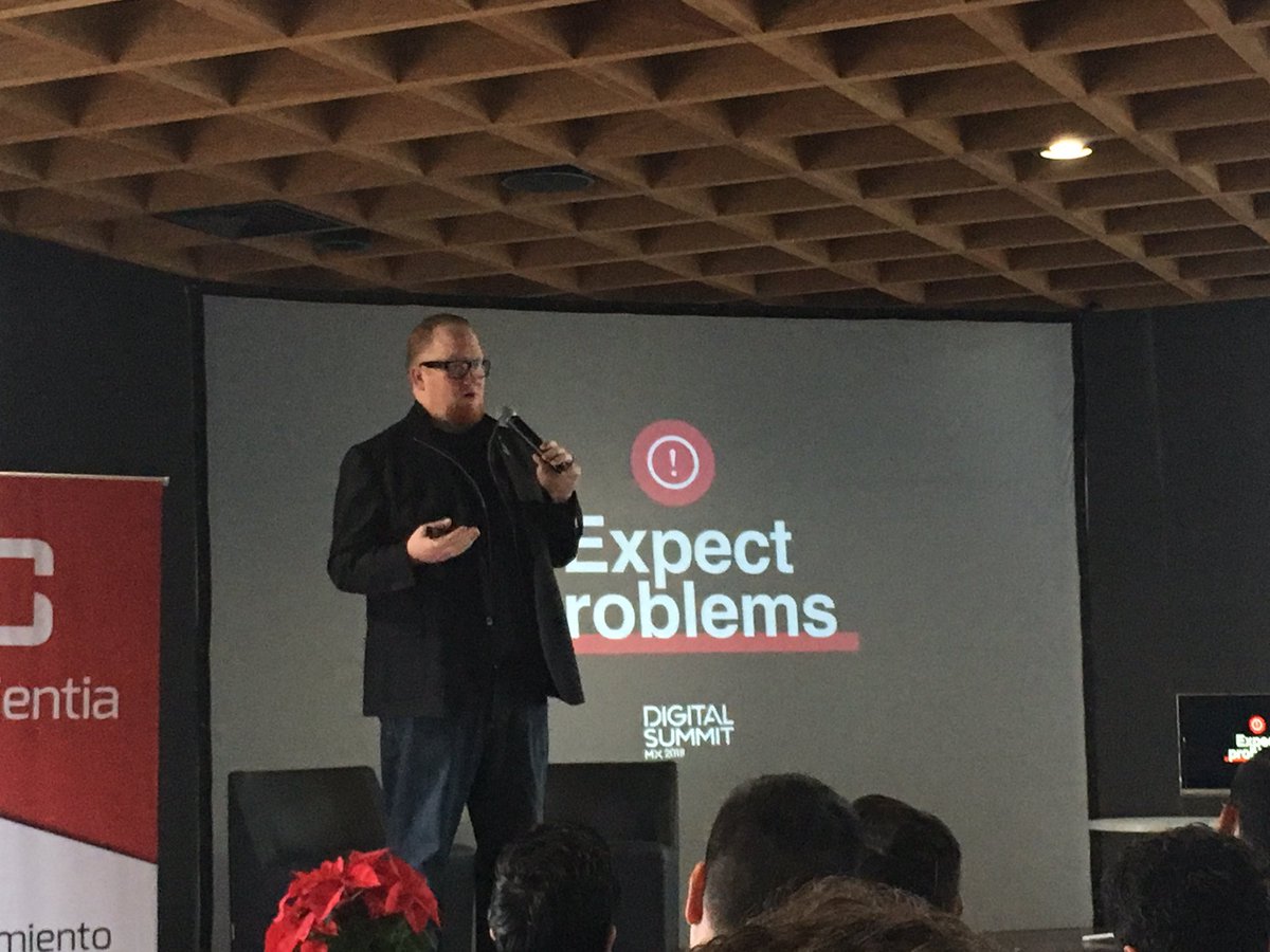 ZairAmanda's tweet photo. #dsmx #DigitalSummitMX #UXDigitalSummit @UXDigSummit @uxnights @sdgates Minset Tranformation in the people, creatividad como capacidad de resolver problemas. https://t.co/LNKOv9GoBE