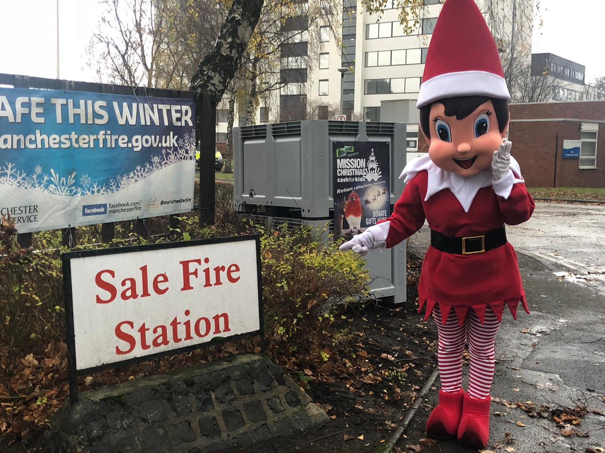 HelperNallys's tweet photo. Day 14:
Elfie joins the fire station for a day of training! #Fireman #Firewomen #Firetruck #StephNally #Trafford #Elf #Elfie @So_SaleTown @manchesterfire @firefighters999 

https://t.co/T1nfSFjeJW https://t.co/l57CIndDHw