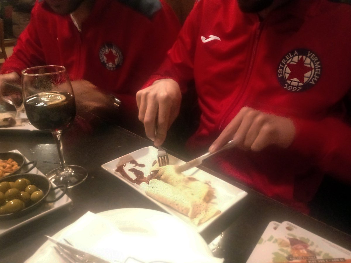 EstrelaFg's tweet image. Onte fomos en dous grupos antes de adestrar ao noso patrocinador @labodeguillascq para probar a súa tapa do Concurso #SantiagoéTapas2018 😋😋😋 Moi top 😎👌