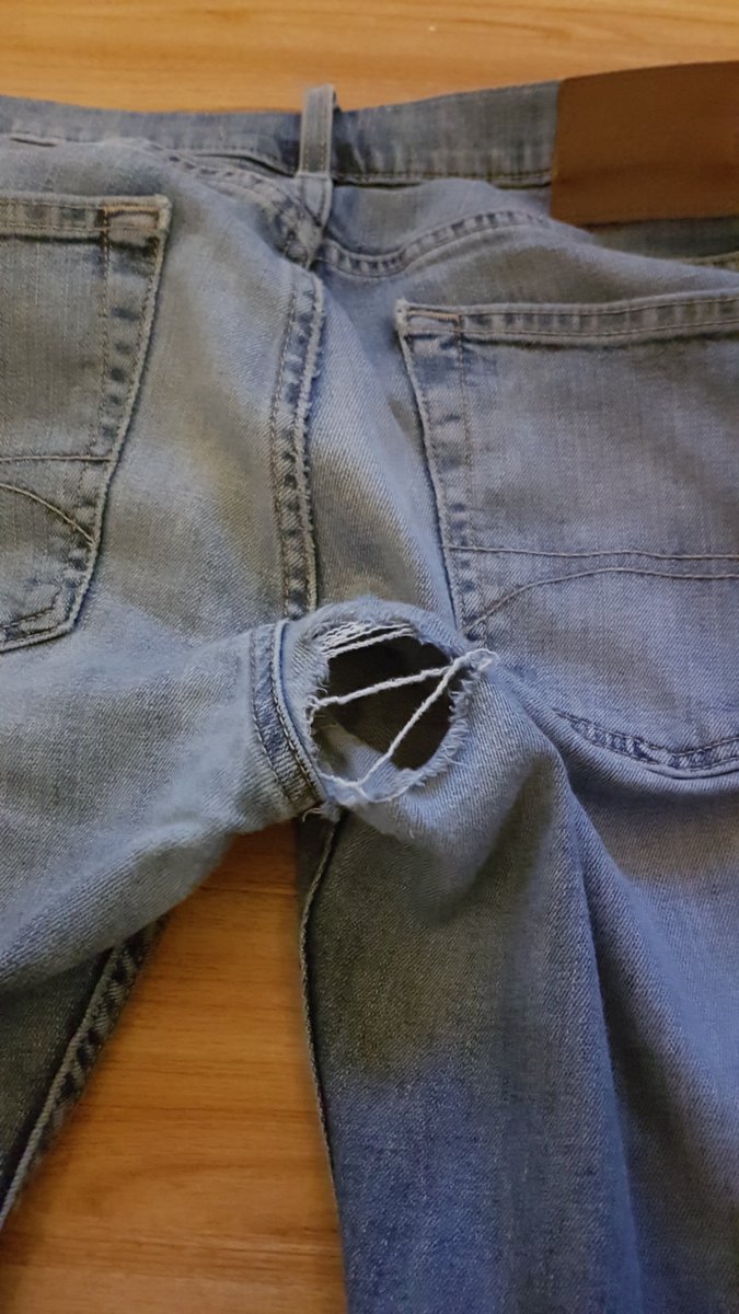 Robin_Lawler95's tweet photo. @HollisterCoHelp I bought a pair of jeans 3 months ago in hollister Dundrum and they have ended up like this already, dissapointed with this product as hollister jeans are usually good quality. https://t.co/rxbsTS8jNn