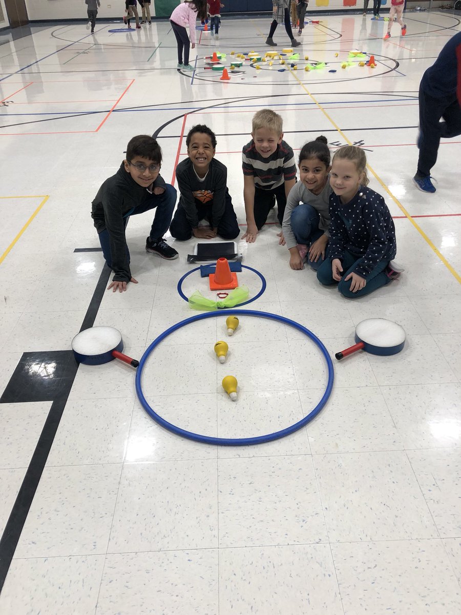 Ss build a snowman inside on this cold day...brrrrrr☃️❄️☃️❄️#d60learns