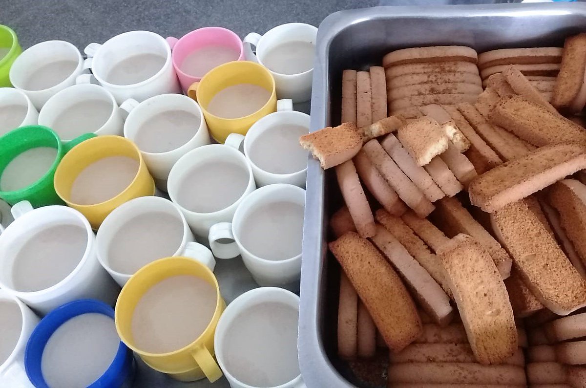 SaeLanus's tweet photo. Concurrimos en el día de hoy a la Primaria 77 de Gral. Villegas 4551, de Villa Caraza donde compartimos el desayuno y los preparativos para el almuerzo de los chicos que comparten con la SB 25. Coordinación Sae
@marceloboffa @oeotero @Nestorgrindetti @Damiaan_Sala @guslavezzi https://t.co/VuoNDpHdZJ