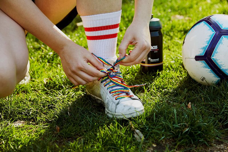 In the last few weeks 99,435 have picked up #RainbowLaces and are stepping up as allies to LGBT people in sport. Are you ready to step up as an ally in your community? Take the quiz to find out just how much you know. Challenge your mates to do the same: http://bit.ly/RainbowLacesQuiz …