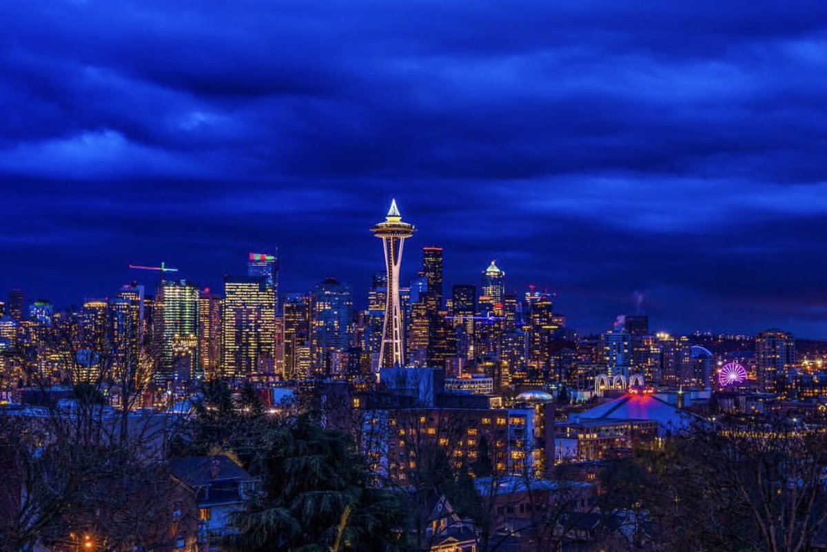 Seattle’s looking all festive! 🌲✨ 

📸: siglivetoeat via Instagram