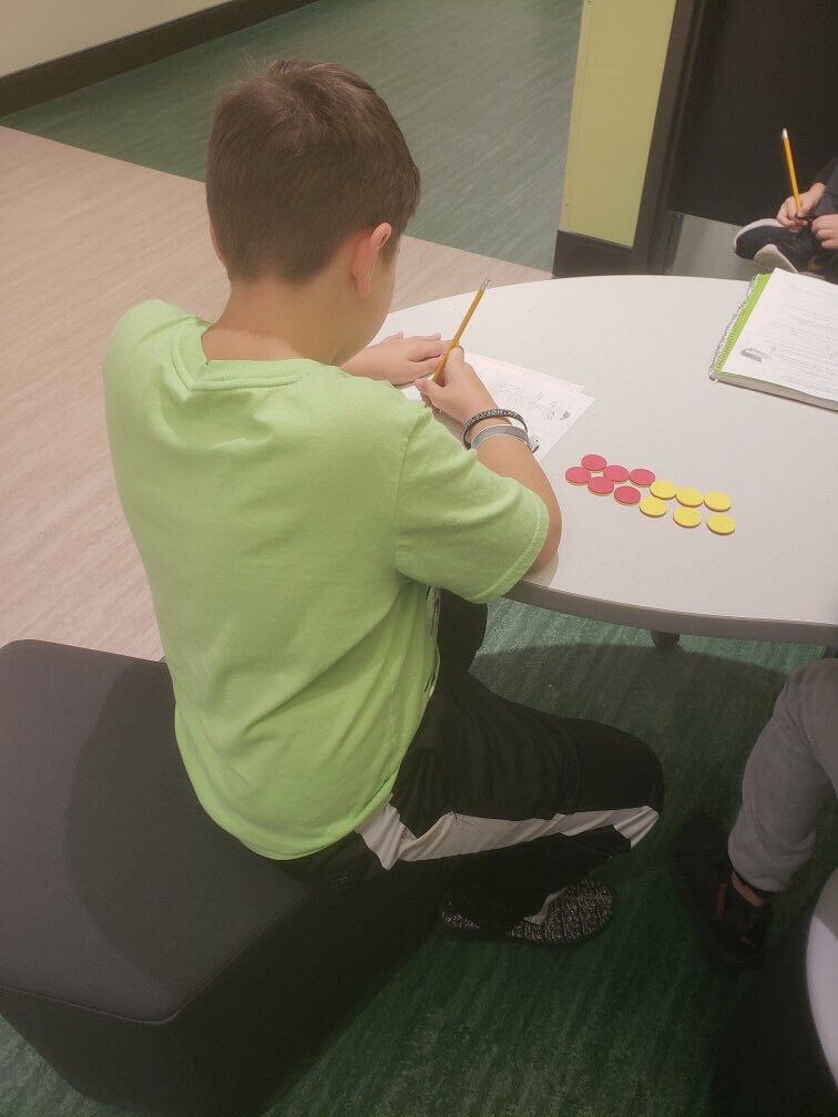 LinelleBrunson's tweet image. Manipulative Mania...👀Mrs. Flakes’ @PSERoadrunners class uses manipulatives while completing @GaDOEMath Framework Task “Eggsactly”.  #DoingtheMath #UnderstandingFractions @MathRcps