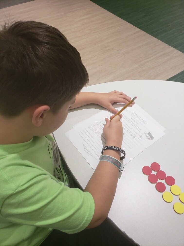 LinelleBrunson's tweet image. Manipulative Mania...👀Mrs. Flakes’ @PSERoadrunners class uses manipulatives while completing @GaDOEMath Framework Task “Eggsactly”.  #DoingtheMath #UnderstandingFractions @MathRcps