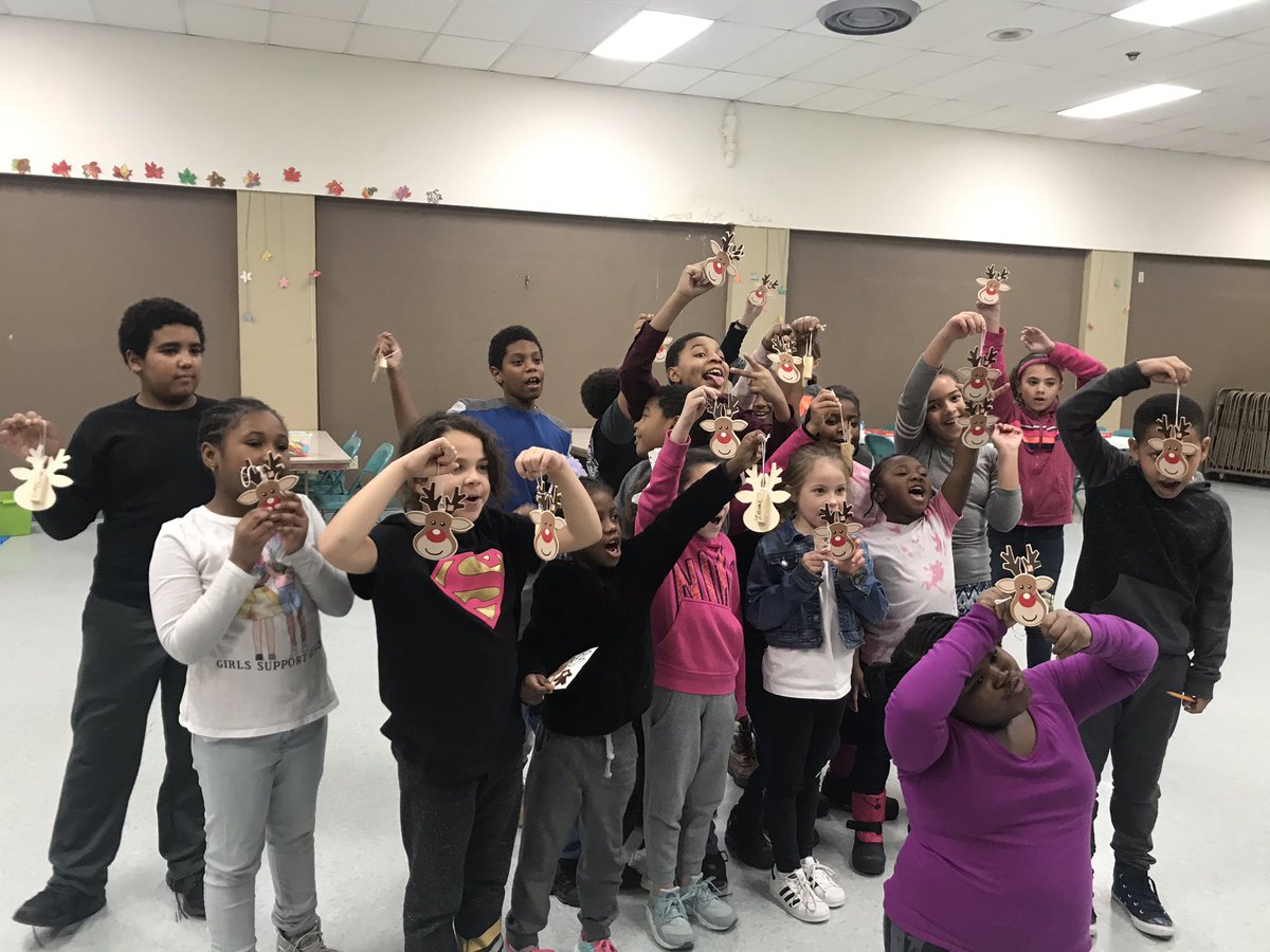 Dianaasds1252's tweet photo. It’s starting to look like Christmas 🎄🎅🏻 #futureassociates #givingback
@Stratto1Clinton https://t.co/n2MyQc1brN