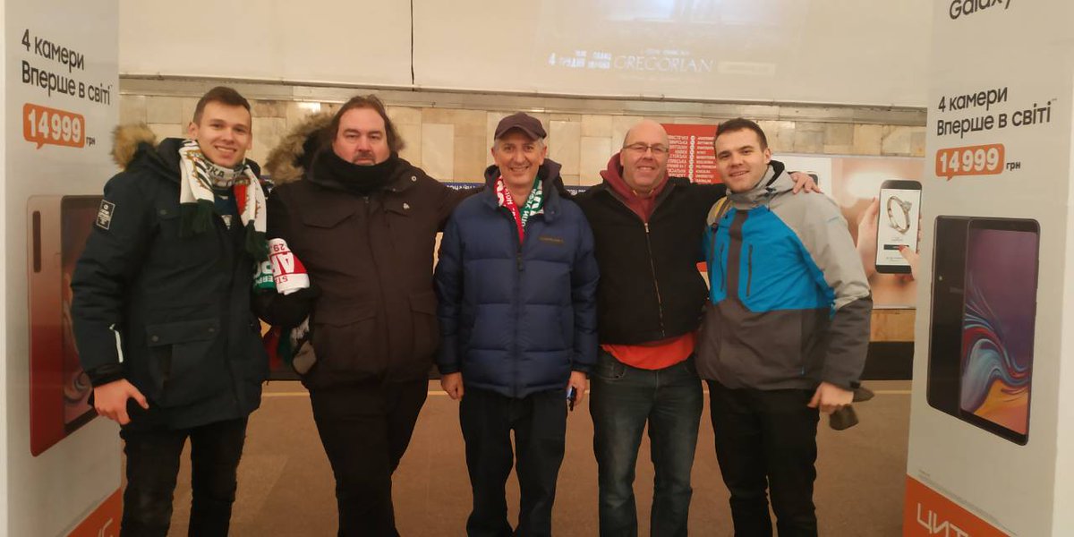 D1MITR1US's tweet photo. With cool fans!  #COYG #afc #Kyiv https://t.co/LzNyRoynfW