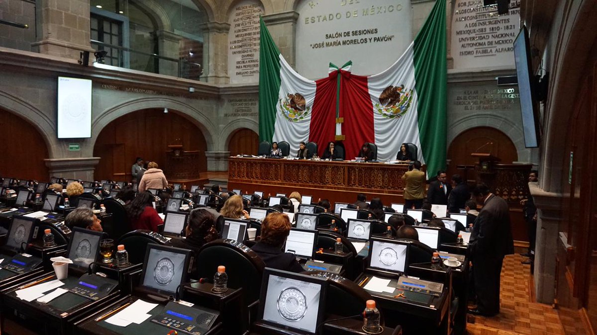 IsraelEspinosaO's tweet photo. Con mis compañeras @MaribelmtzA  @iveth_bernal en la Sesión Deliberante del Primer Periodo de Sesiones

#LegislarconResponsabilidad #Ixtapaluca https://t.co/vVXBJNBUyD