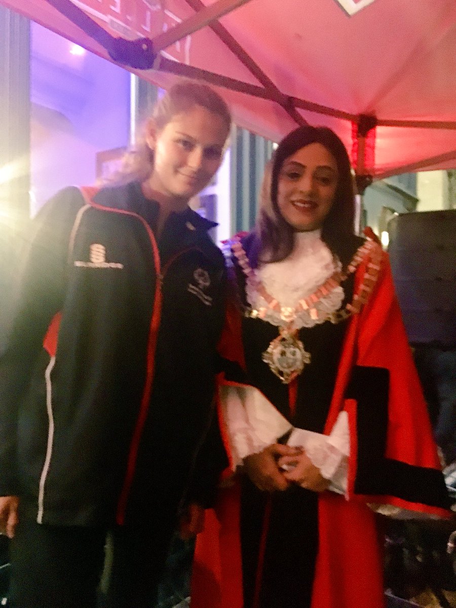 MCarneyPDI's tweet photo. A lovely evening with our fabulous partners @Fullers @GeorgeIVW4 who were fundraising for @SOGreatBritain Our amazing athlete Lily Mills, who is representing us at @WorldGamesAD turned on the Chiswick Christmas 🎄 lights with the Mayor 👍👏 Thanks again to @GeorginaWald https://t.co/4pEjIHlBjQ
