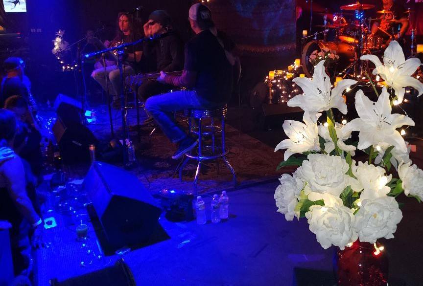 memory_layne's tweet photo. #RockAndBrewsSM THIS MONDAY 8pm. 2 shows of #AliceInChains and Mad Season 12/03/18 #sduncandrums #MemoryLayne #Memory_Layne PEACE, LOVE and #LaynesSoldiers #LayneStaley #SanManuel casino, Highland, CA https://t.co/1Eqo04SoKm
