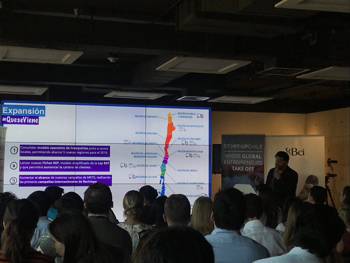 SofiadelSante's tweet photo. Excelente ver el crecimiento que ha tenido @ReciclappChile! Felicitaciones @CristianLara23! @startupchile #TechEvening https://t.co/4n927KO0BK