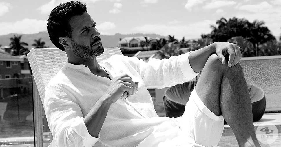 Vía <a href="/Regias/">Regias</a> 

Álvaro Benet es el más sexy de la semana: diez datos que no sabías sobre el español. bit.ly/2BHqIrm