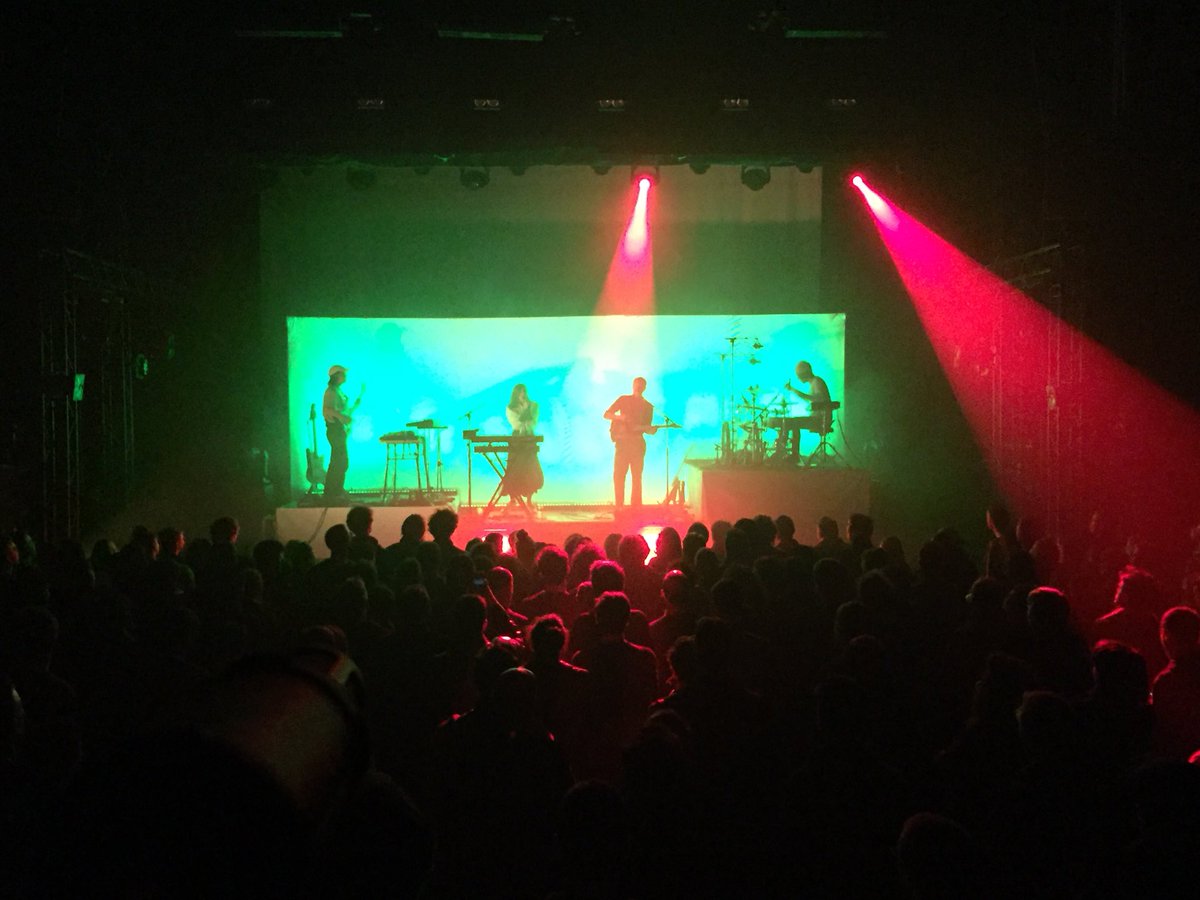 [En direct]
<a href="/GRNDBLNC/">GRAND BLANC</a> donne le vertige ! 

C’est l’échappée sauvage du @marchegare à l’@epiceriemoderne