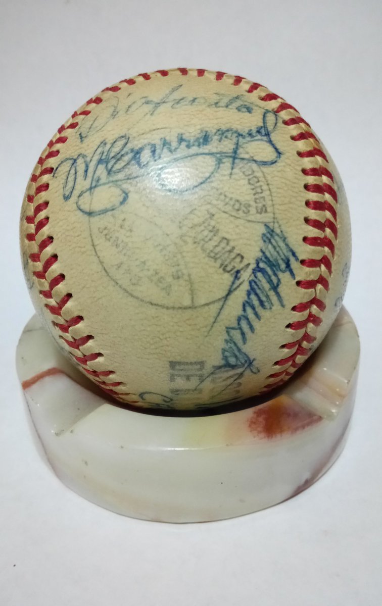 parleymlbven's tweet photo. @leones_cbbc  EN VENTA 2 PELOTAS DE 1954, 1957 FIRMADAS X PELOTEROS DEL CARACAS EN EL HOTEL TAMANACO VERIFICABLES https://t.co/oMUt3mXb17