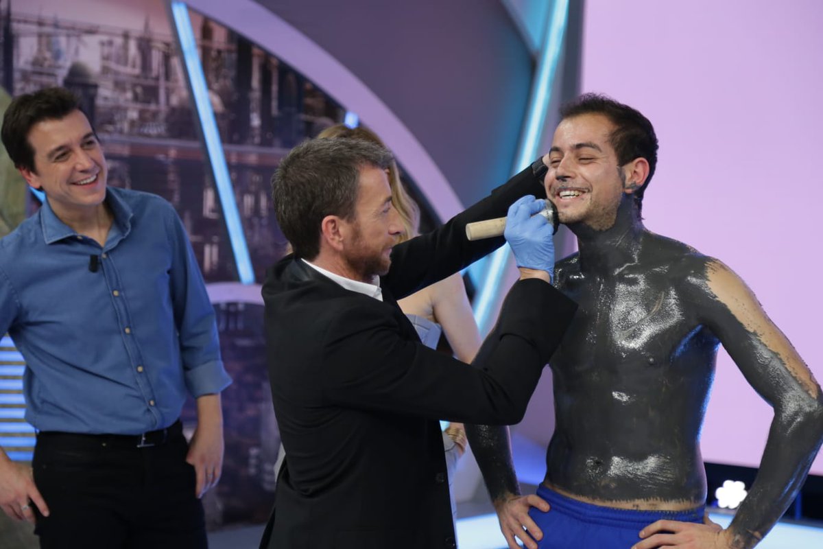 El_Hormiguero's tweet photo. Vuelve Burbujito Man magnetizado y convertido en… ¡Mascarillo man! 😬- @BeYouAre @superimanes #HazasVeigaEH https://t.co/cT0y528qhb