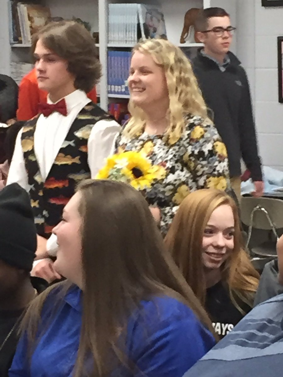 fcclateacher's tweet photo. Family Consumer Science class Mock wedding today 💍 https://t.co/dxqa8GJEyO