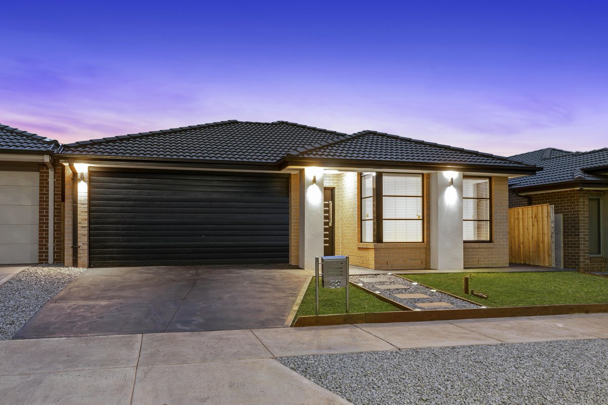 MultimediaReal's tweet image. All the time we shoot twilight and get so excited, were out past 9pm these day! we love the teams dedication and passion to all that goes into our twilight photography!