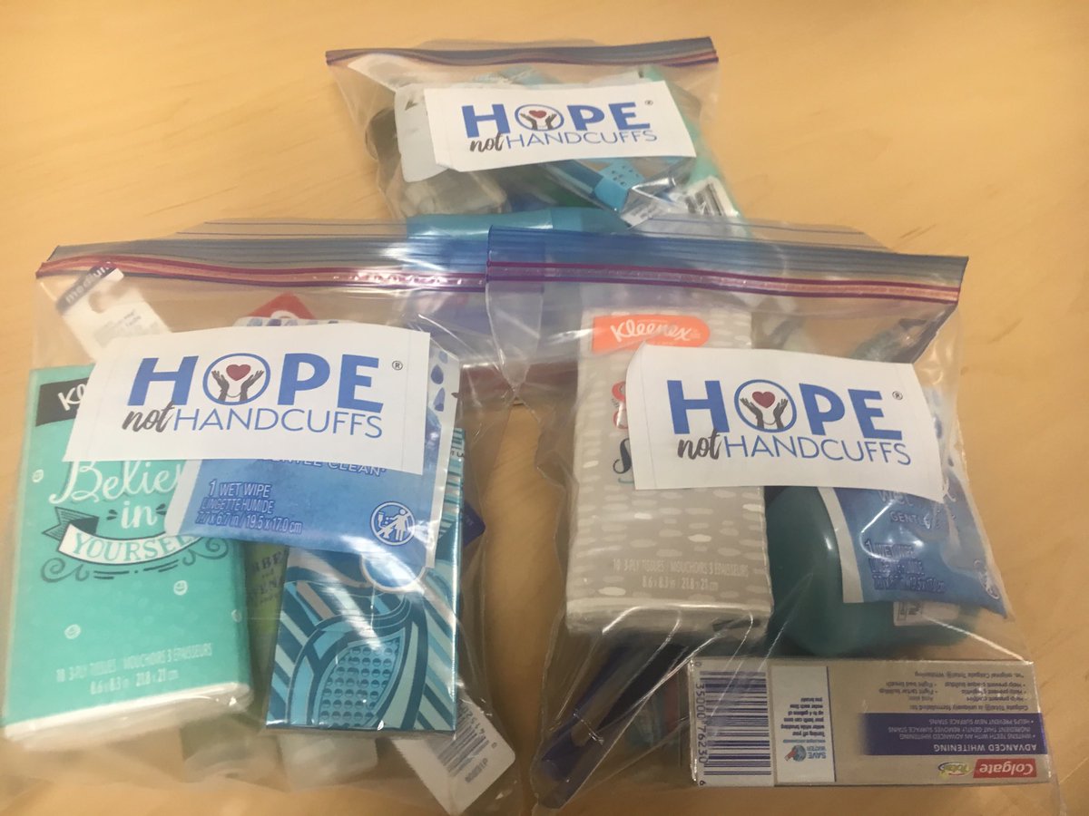 CaitlinLanders's tweet image. People who have #addictions can get help through the #HelpNotHandcuffs program. They’ll get comfort packets like these and get access to treatment through the help of “angel volunteers” and trained police officers. More about the program tonight on ⁦@SPECNewsHV⁩