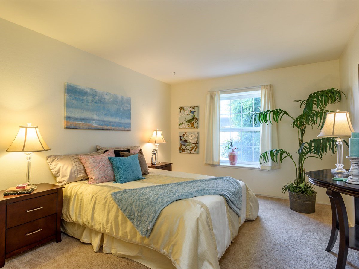 CribExpert's tweet photo. The largest and lowest priced condo in Mountain View.  Join us Sunday 12/2 from 1- 4 Pm for an open house at 1910 Mount Vernon Court #20, Mountain View.
https://t.co/9WYCINSqYk https://t.co/Q23J9w99gq