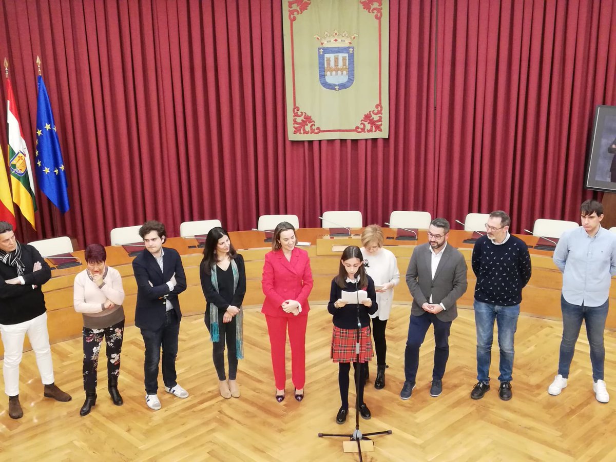 Pablo Sánchez y Nuria Yanguas, 2° y 3° premio en el Concurso de la Constitución. Junto a sus compañeros, viajarán a Madrid y visitarán el Parlamento. ¡Enhorabuena a todos por sus magníficos trabajos!
