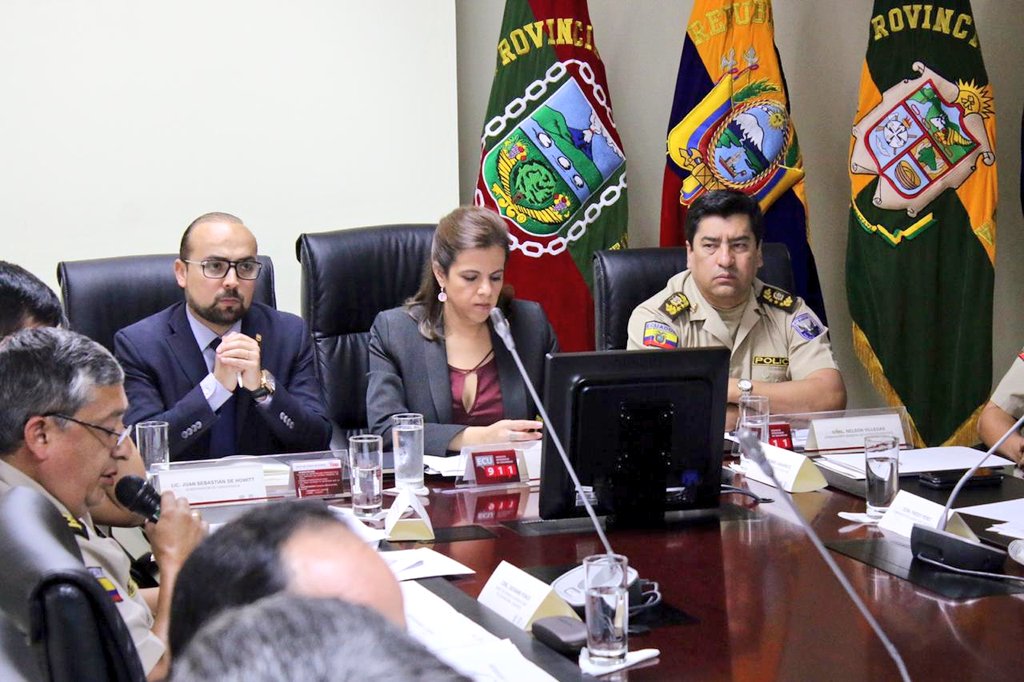 juandehowitth's tweet photo. Bienvenida a la Provincia más linda, querida Ministra @mariapaularomo Que grato contar con su presencia hoy en el Comité Provincial de Seguridad, @PoliciaEcuador Eje de seguridad #ModeloDeGestión https://t.co/JSUSSxicbp