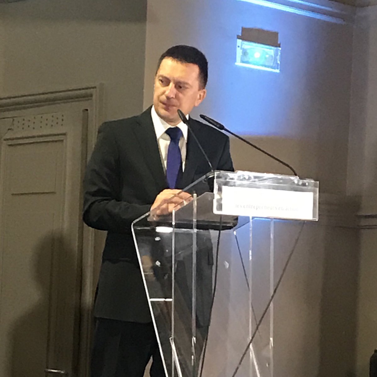 "Depuis la #COP21 la #Pologne a réduit ses émissions de gaz à #effetseserre de -30% soit bien au delà de son objectif de -6%". Rafal Frac - conseiller #climat auprès de l’Ambassade de Pologne en France. 
@industrienationale