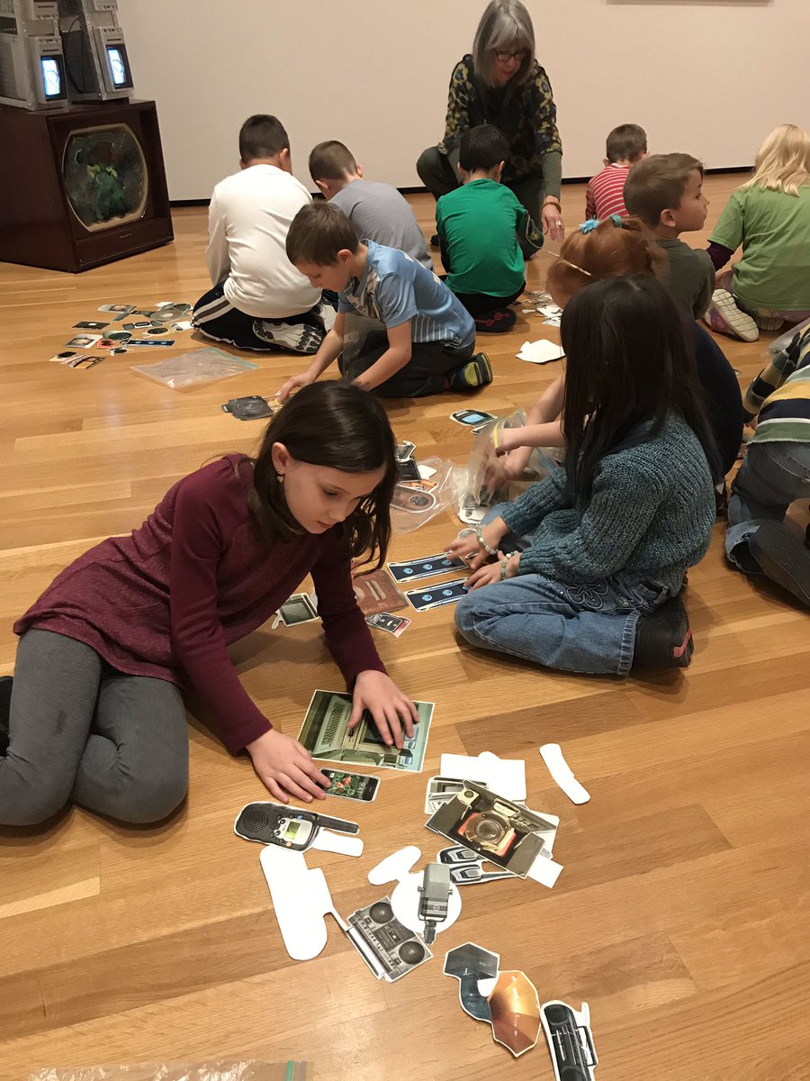 hrartstudio's tweet image. Learning about how everyday objects can be repurposed to become fine art! #buildingrobots #retrotechnology