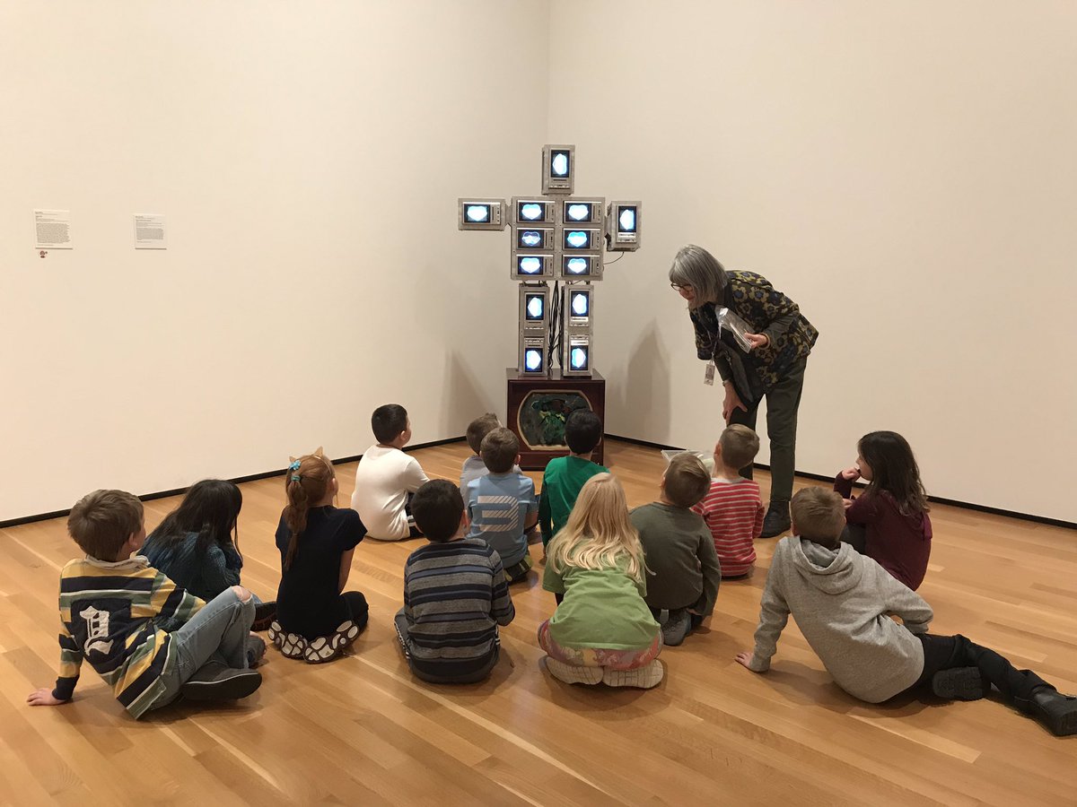 hrartstudio's tweet image. Learning about how everyday objects can be repurposed to become fine art! #buildingrobots #retrotechnology