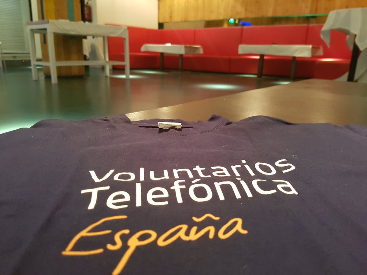 ForceBos's tweet photo. ¡Ya estamos casi listos! Enseguida estaremos celebrando con los amigos más cercanos que vamos a materializar nuestra #ilusión... estamos en el Bianco Cafe en Príncipe de Vergara, 126. Venirseee! #abrazaelladorosadelafuerza @VolunTelefonica @fundacurArte @R2KT_Droid @legion501 https://t.co/xEEfo2wk2M