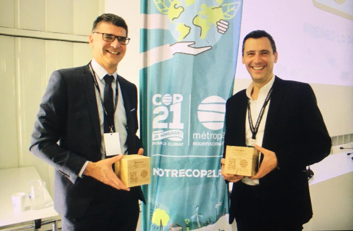 CANSeine's tweet photo. [#accorderouenpourleclimat] @bernard_augris et @christophemouro pour @CANSeine et @FerreroFR sont réunis à notre #NotreCop21 : avec le Club Vatine, nos entreprises démarrent un plan commun de déplacements en 2019 pour réduire nos émissions de gaz à effet de serre ! https://t.co/CM4PjgvZfC
