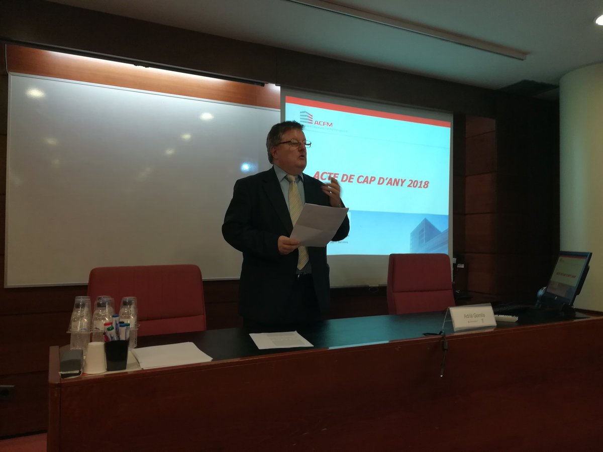 acfm_cat's tweet photo. Acte de cap d'any de l 'ACFM. Presentació de l' acte pel nostre president. Manuel Jarrega https://t.co/VT0EO3UmfA