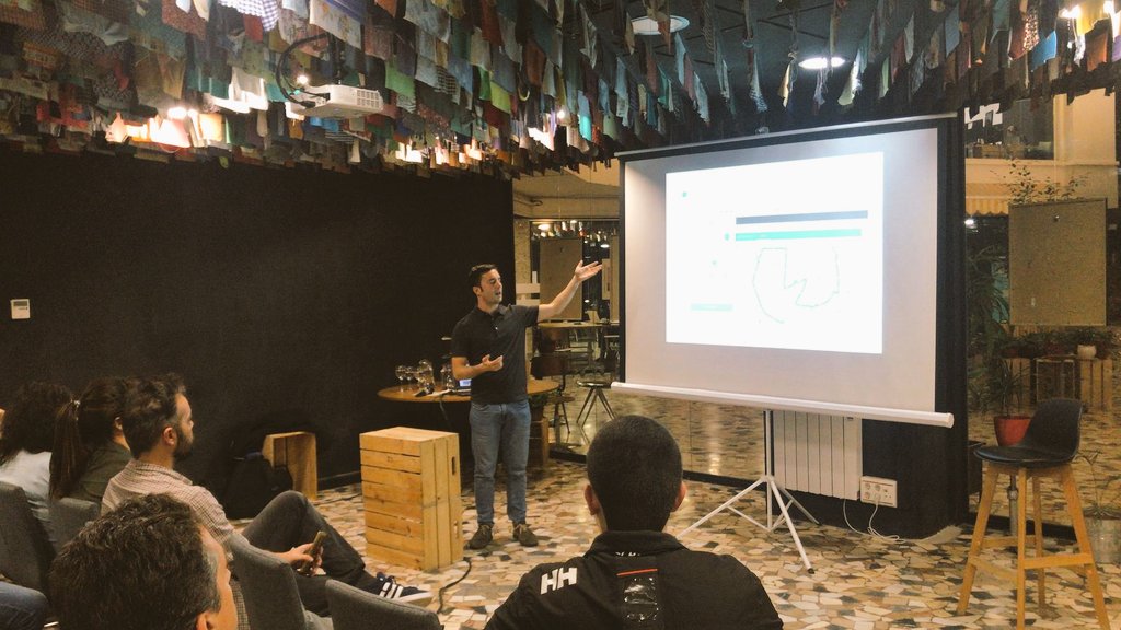 madrid_geo's tweet photo. "El sector de la movilidad conectada está en un momento de expansión" y el ecosistema de empresas geo está preparado para responder sus retos tecnológicos. @iluarca de  @eccocar nos cuenta su enfoque innovador para el #carsharing en flotas corporativas. https://t.co/oOnoP37Cpt