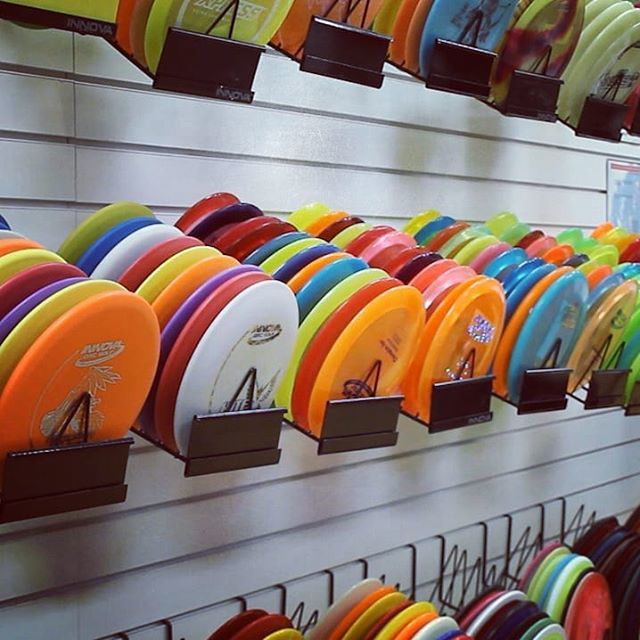 Really missing frisbee days with this snow ❄❄😭😭 who's with me on that? #frisbee #frisbeegolf #warmdays #snowedin #wheredidsummergo #galaxy #galaxyfrisbees ift.tt/2SngvWF