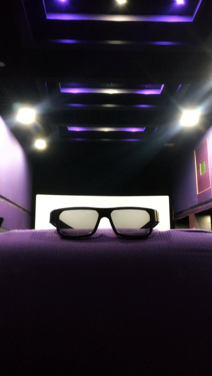 shailesh_cnnp's tweet photo. This movie will be sculpted in history of Indian cinema!!😍what a film it was🤘🤑hats off to the whole team🕺captain of the ship @shankarshanmugh u r mind blowing🤯Thalaivaa💕💯 @rajinikanth “vasi mehhhhh”😁
#2Point0Review  #IndiasPride2Point0  #PrideofIndianCinema #Rajinikanth https://t.co/VYEQwyT1Yf