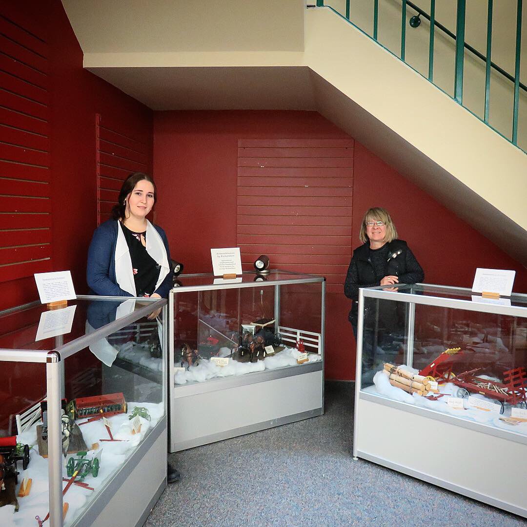 ECM_Friends's tweet photo. Just set up a new display at the Newmarket Public Library of wintery scenes featuring the Museum’s Richardson Models. Located in the lower level of the library by the stairs🛷 🐴 ❄️                                   #newmarketpubliclibrary #winterdisplay #models #ecmuseum https://t.co/T2sJtuuBYN