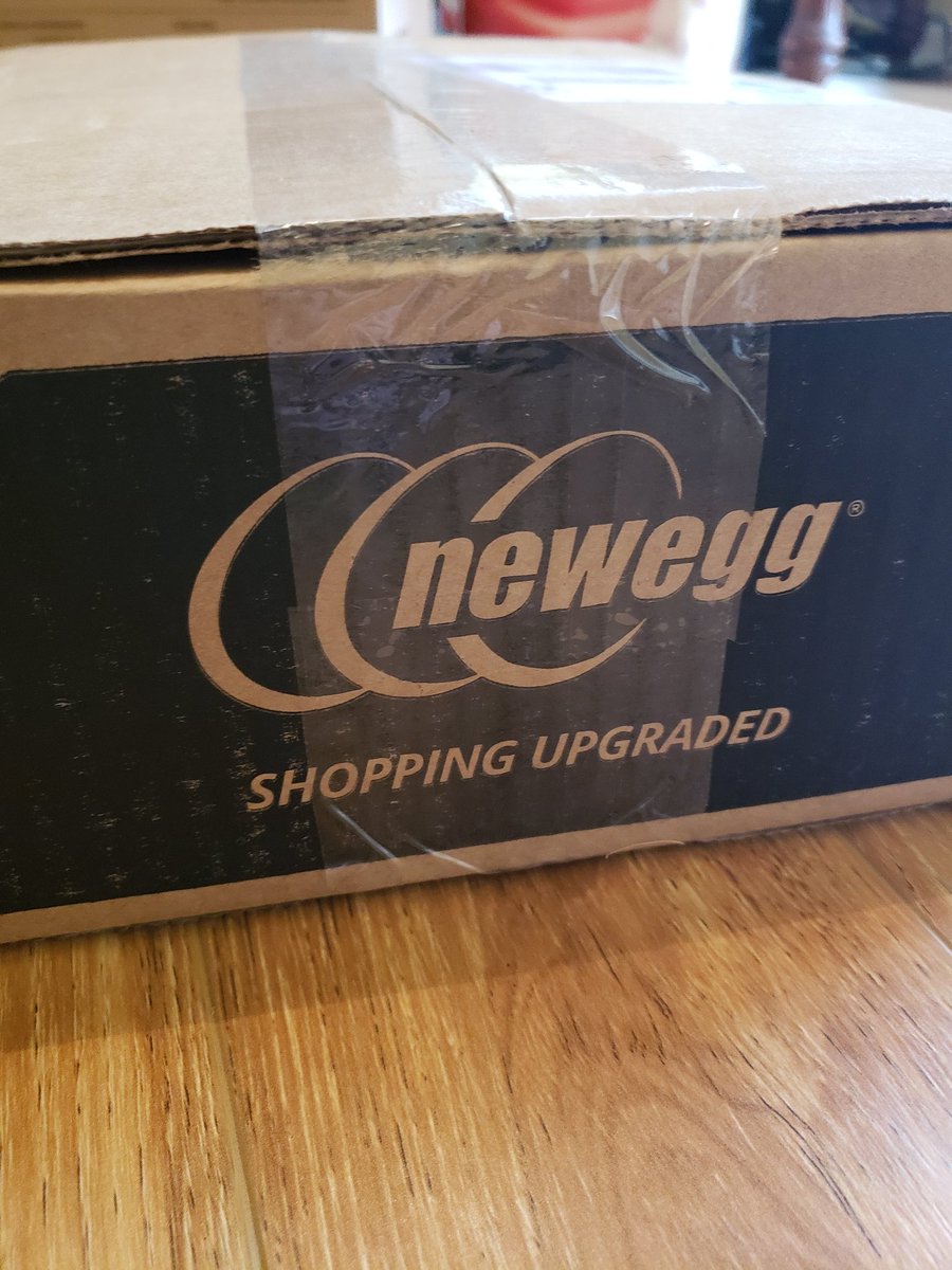 PropheticLynx's tweet photo. The last component is in!!!!!
#MyOwnPC #motherboard https://t.co/OIKgNzJplv