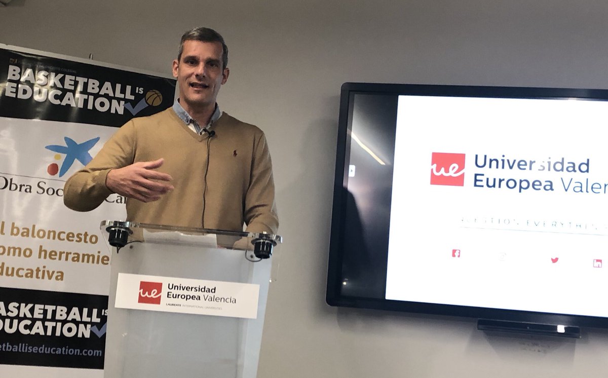 “El colegios está la esencia del baloncesto, es donde nace, y empiezas a jugar para divertirte, y eso no hay que perderlo” Nacho Rodilla en el #Simposio Baloncesto Colegial