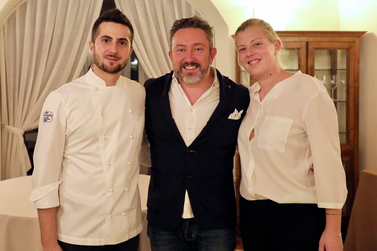 AltissimoCeto's tweet photo. #VGinDaHouse @Locanda_Pilone @Krug #KrugAmbassade Chef Federico Gallo
Stay tuned https://t.co/UFol0YqQqU
#ViaggiatoreGourmet #AltissimoCeto https://t.co/spBMRtvLkM