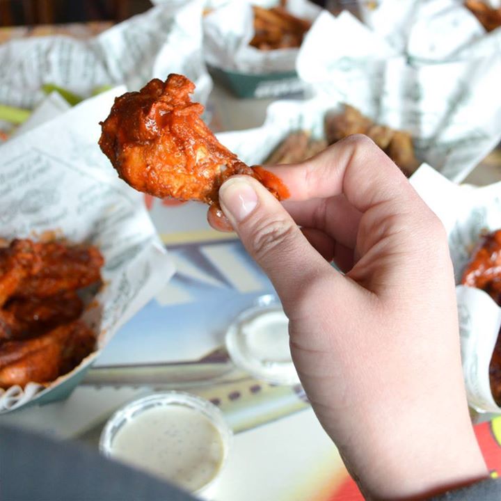 WingstopBradFL's tweet photo. Do you prefer drums or flats? https://t.co/b6NZx0cpQ1