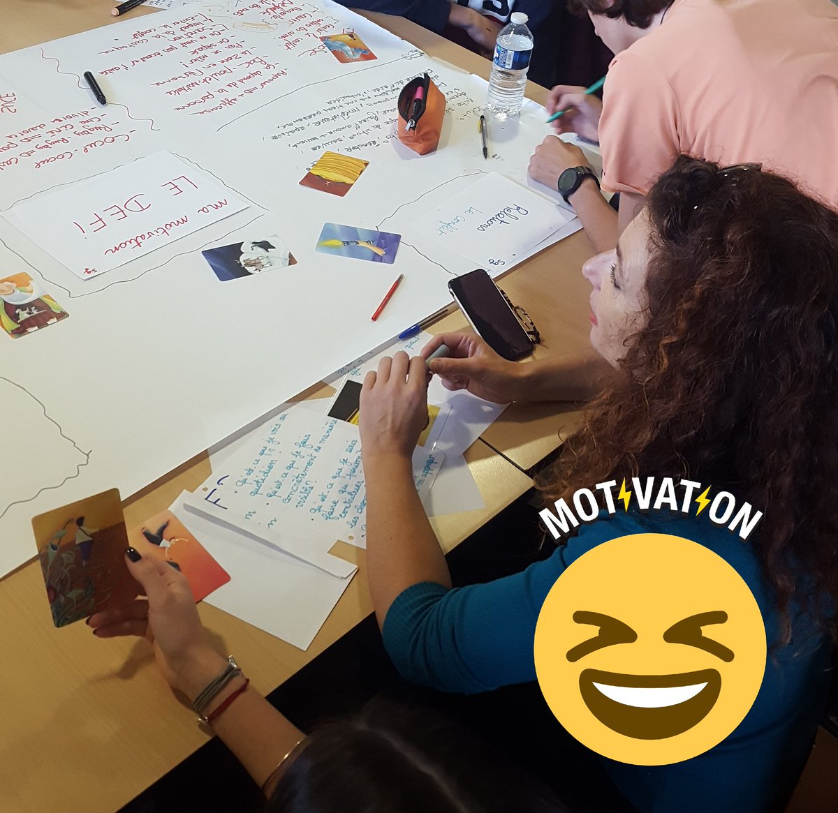 EconscienceFR's tweet photo. On s'amuse!!! 🙋♀️🙋♂️ 💭💭💭 #innovation #ideas #brainstorming #solutionsforourfuture #econscience https://t.co/kJL74uzMhZ