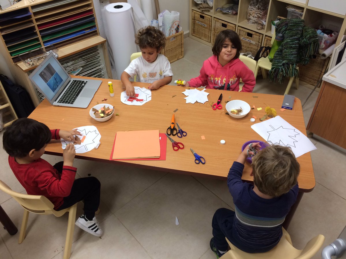 GehtBianka's tweet photo. Young artists ❤️🍂🍁#finemotorskills #reggioinspired #natureart https://t.co/Nyau3aOurU