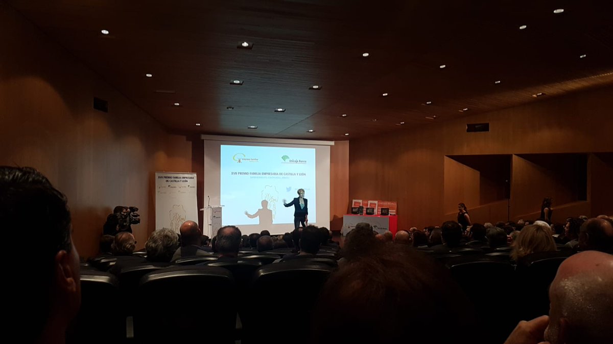 Hoy queremos dar nuestra sincera enhorabuena a nuestros compañeros de <a href="/EFCyL/">Empresa Familiar CyL</a>, <a href="/jamonesaljomar/">jamones aljomar</a> que hoy reciben el premio familia empresaria de Castilla y León. #PremiosEFCL18