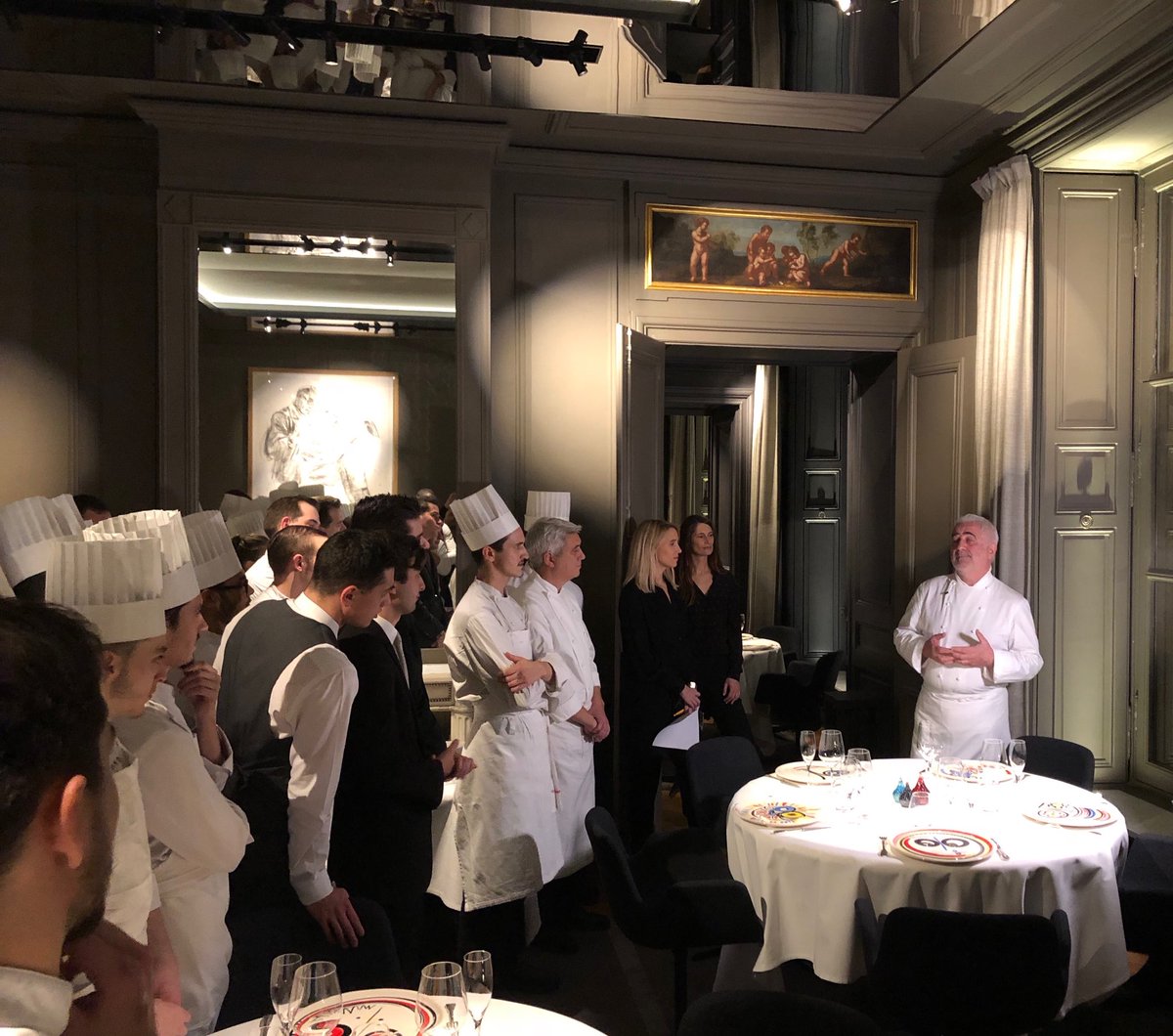 Le Restaurant Guy Savoy sacré Meilleur restaurant du monde pour la troisième fois par ⁦<a href="/LaListe1000/">La Liste</a>⁩ ex æquo avec le ⁦<a href="/LeBernardinNY/">Le Bernardin</a>⁩ ! Un grand bravo à l’équipe de travailleurs rigoureux du restaurant !