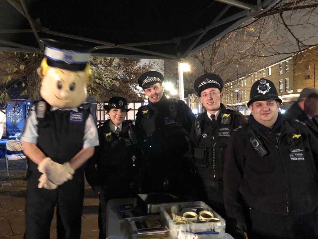 MPSChurchStreet's tweet photo. Local officers enjoying Church Street Christmas Event this evening #PCSOSteve #ChurchStreet #CommunityPolicing https://t.co/HU1DJIQTX0