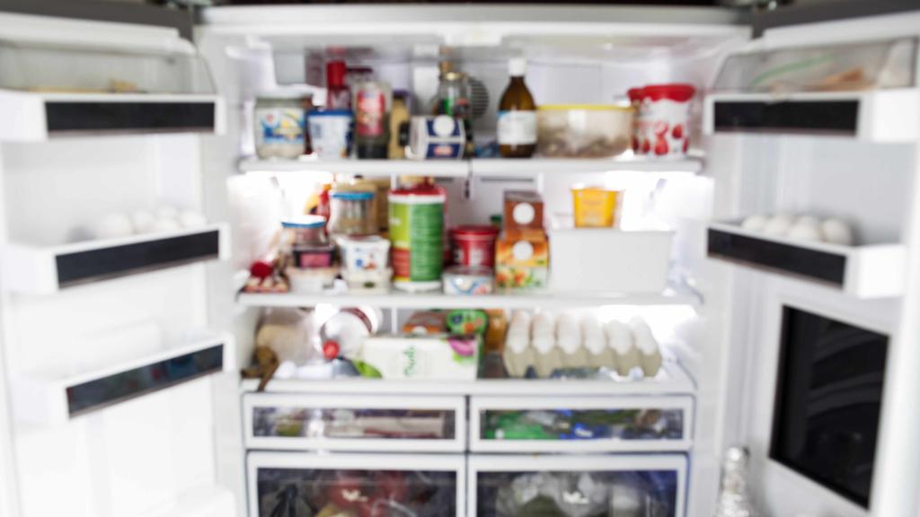 MayoClinic's tweet photo. Prevent food poisoning with these food safety tips for handling and reheating leftover food. https://t.co/cBYD4og9Ua https://t.co/RODNuxvaNB