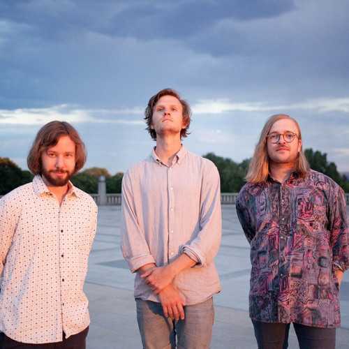 LISTEN: Gold Celeste return with gorgeous new song 'Lost Conversations'... clashmusic.com/news/gold-cele…